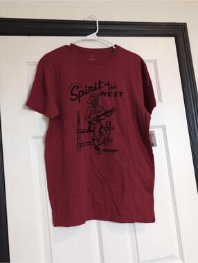 Medium NWT wrangler cotton spirit of the west graphic tee